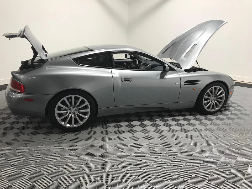 2003 Aston Martin Vanquish 1st Gen - Image 21 of 31