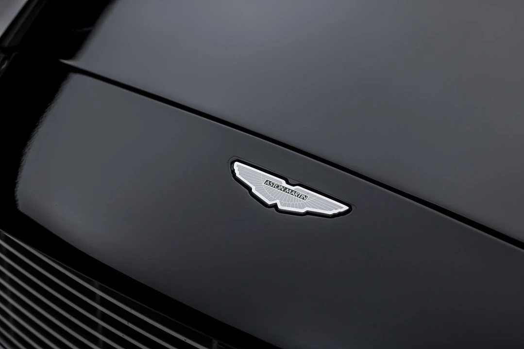 2003 Aston Martin Vanquish 1st Gen - Image 23 of 31