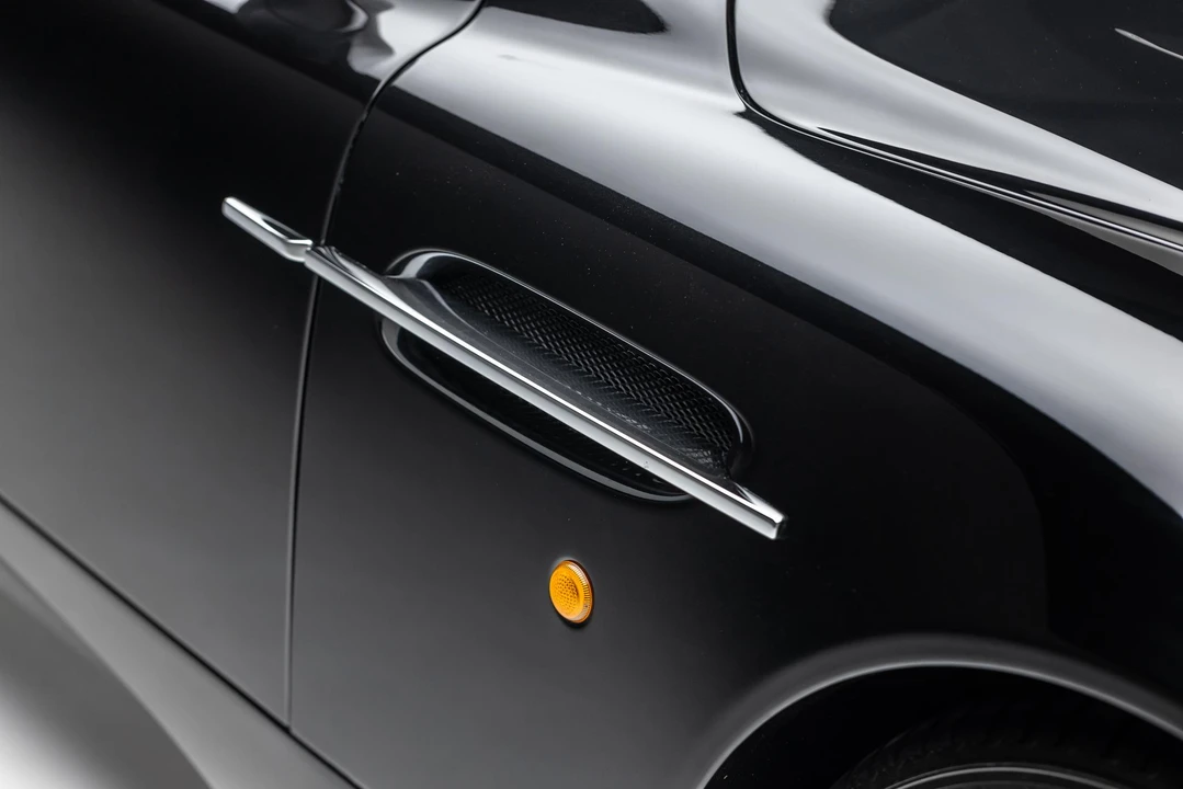 2003 Aston Martin Vanquish 1st Gen - Image 29 of 31