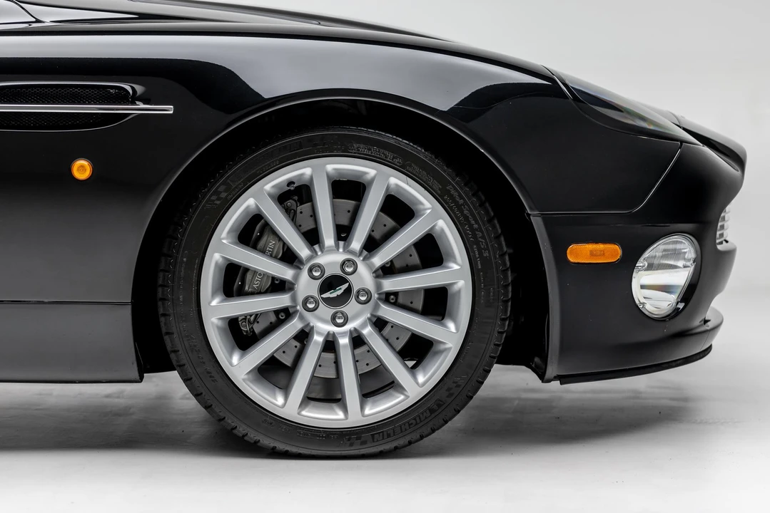2003 Aston Martin Vanquish 1st Gen - Image 28 of 31