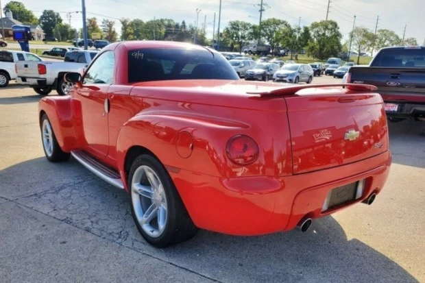 2004 Chevrolet SSR - Image 3 of 6