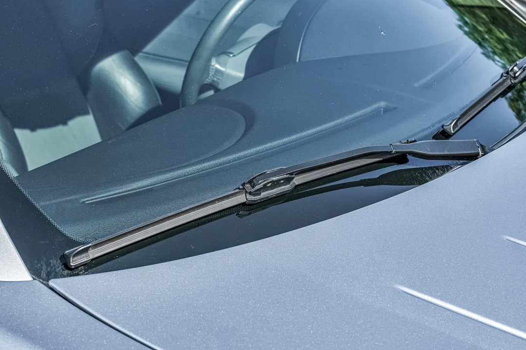 2004 Chrysler Crossfire - Image 16 of 31