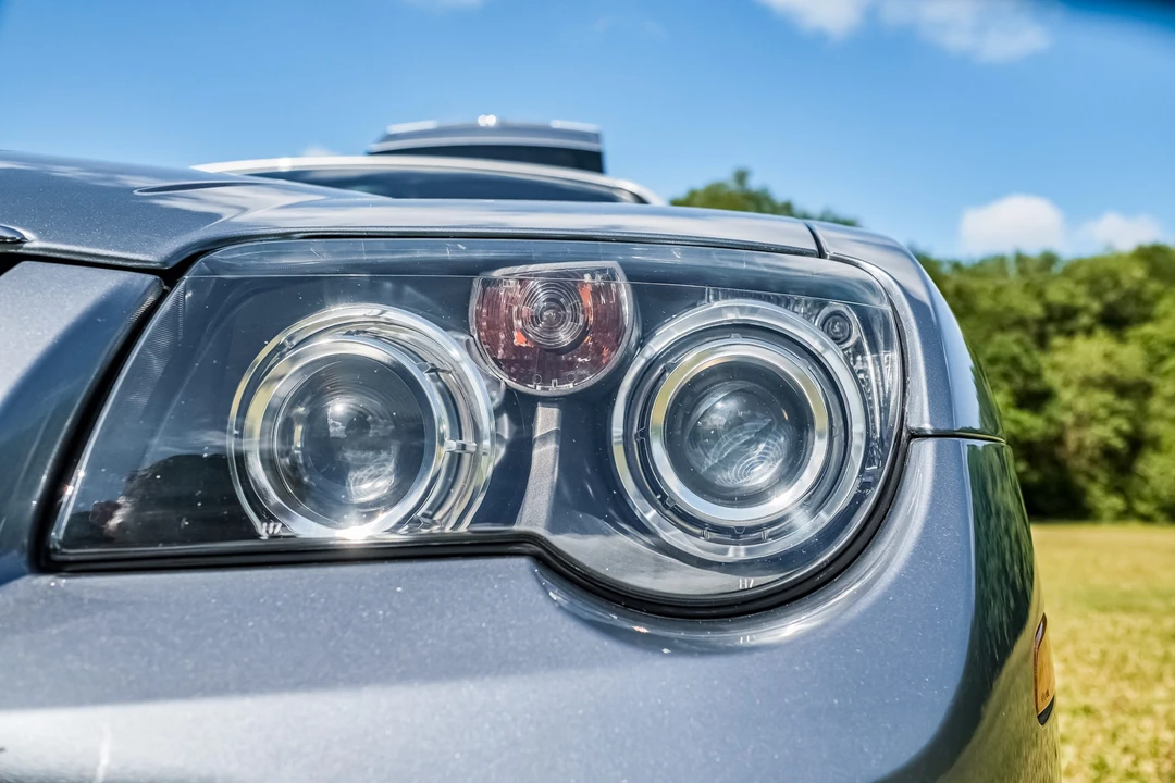 2004 Chrysler Crossfire - Image 27 of 31