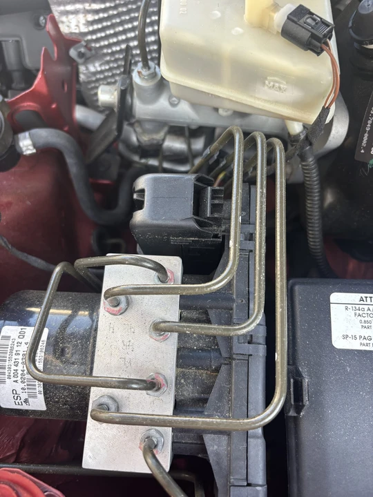 2004 Chrysler Crossfire - Image 29 of 31