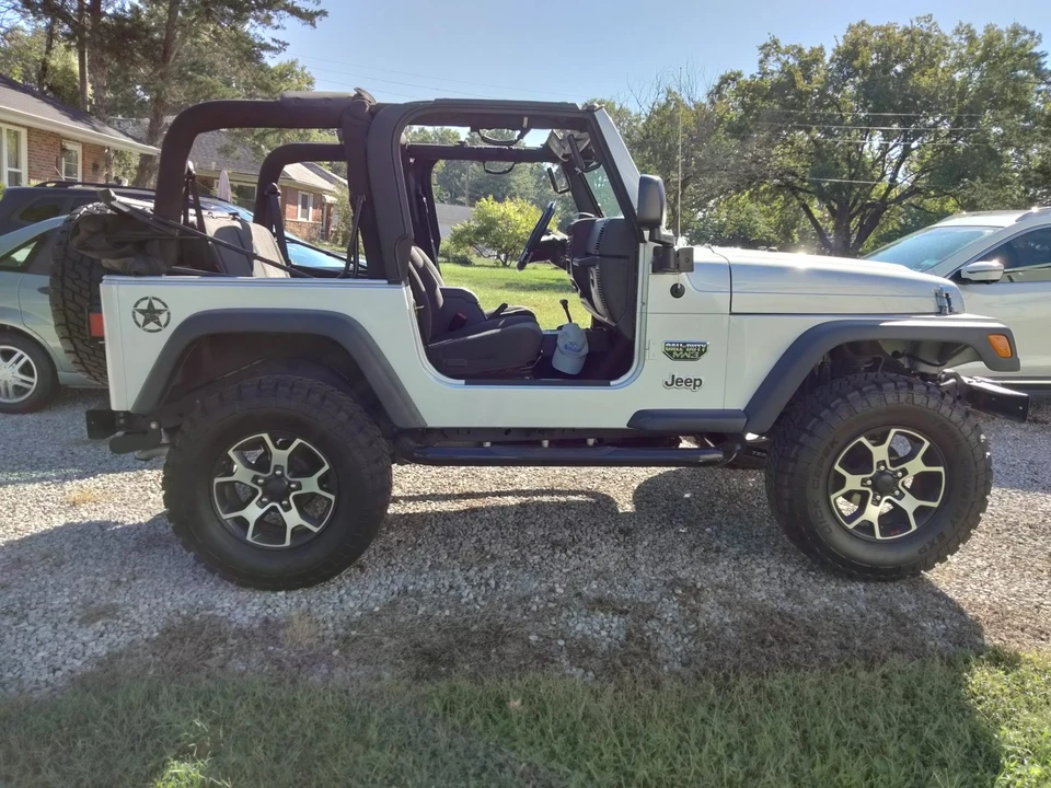 2004 Jeep TJ Wrangler - Image 19 of 31