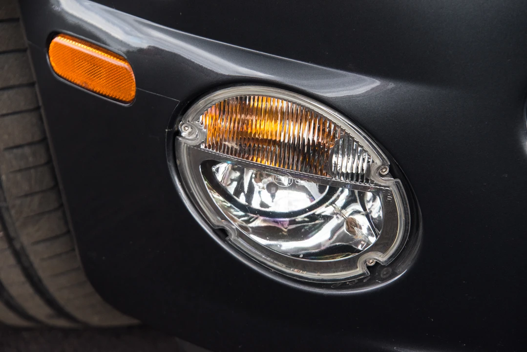 2005 Aston Martin Vanquish 1st Gen - Image 28 of 31