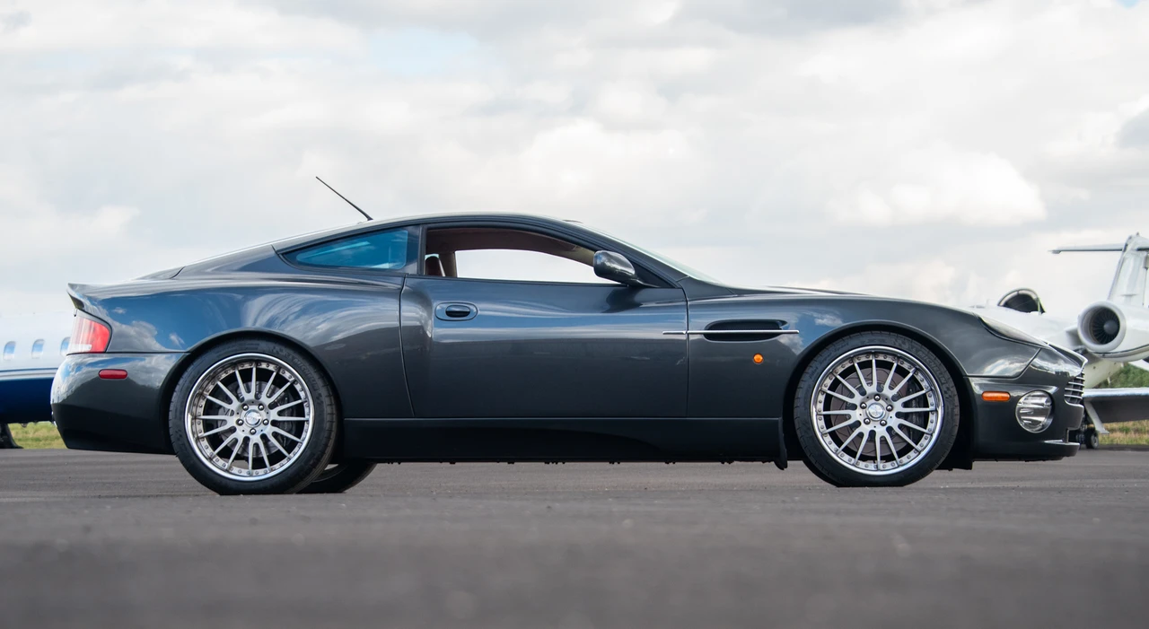 2005 Aston Martin Vanquish 1st Gen - Image 19 of 31