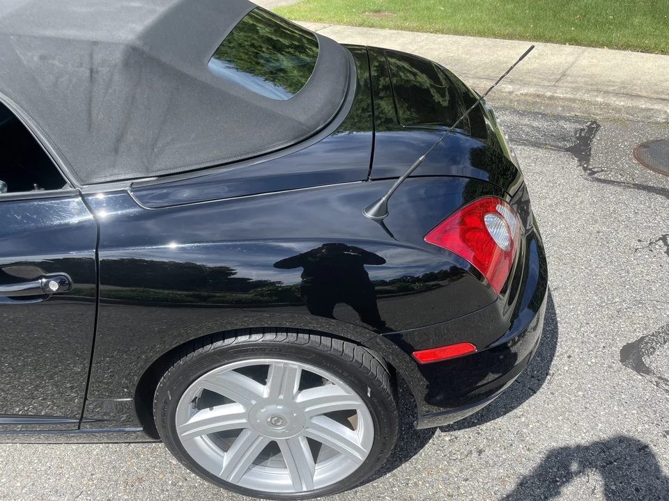 2005 Chrysler Crossfire - Image 24 of 31