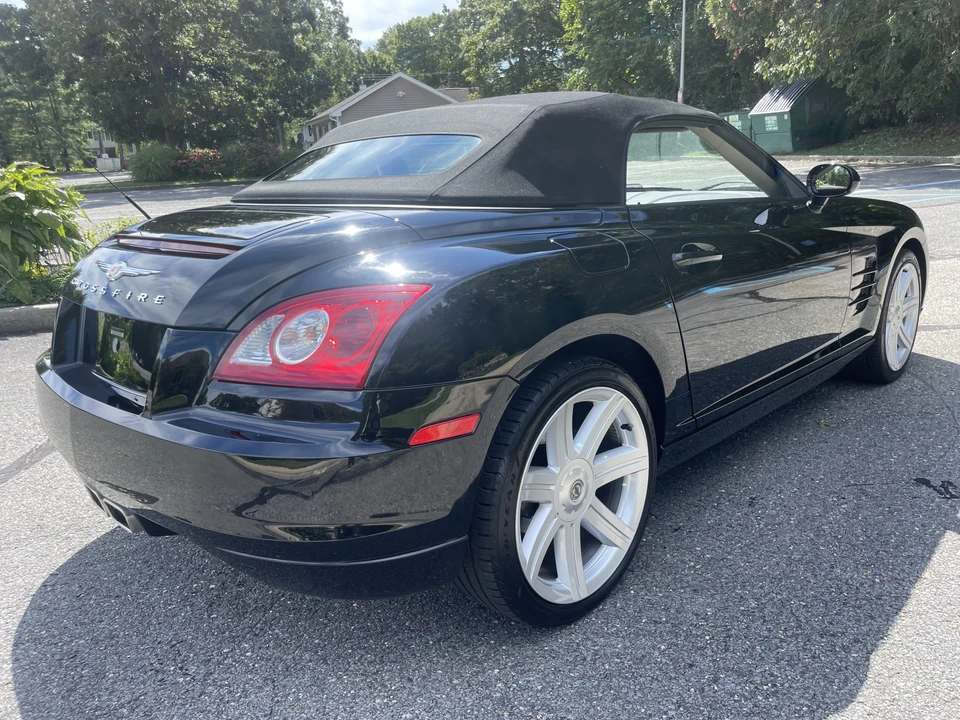 2005 Chrysler Crossfire - Image 18 of 31