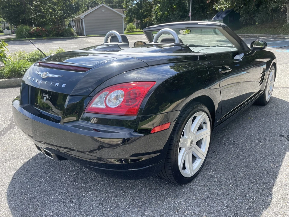 2005 Chrysler Crossfire - Image 8 of 31