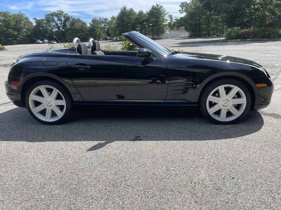 2005 Chrysler Crossfire - Image 10 of 31