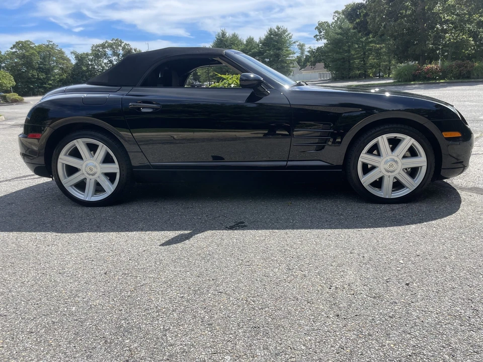 2005 Chrysler Crossfire - Image 19 of 31