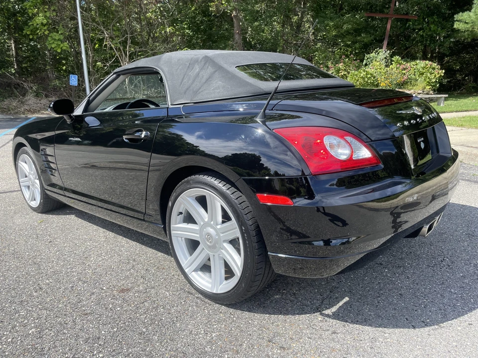 2005 Chrysler Crossfire - Image 16 of 31