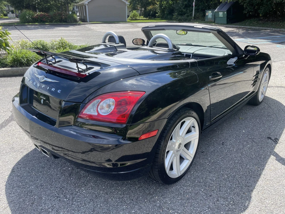 2005 Chrysler Crossfire - Image 9 of 31