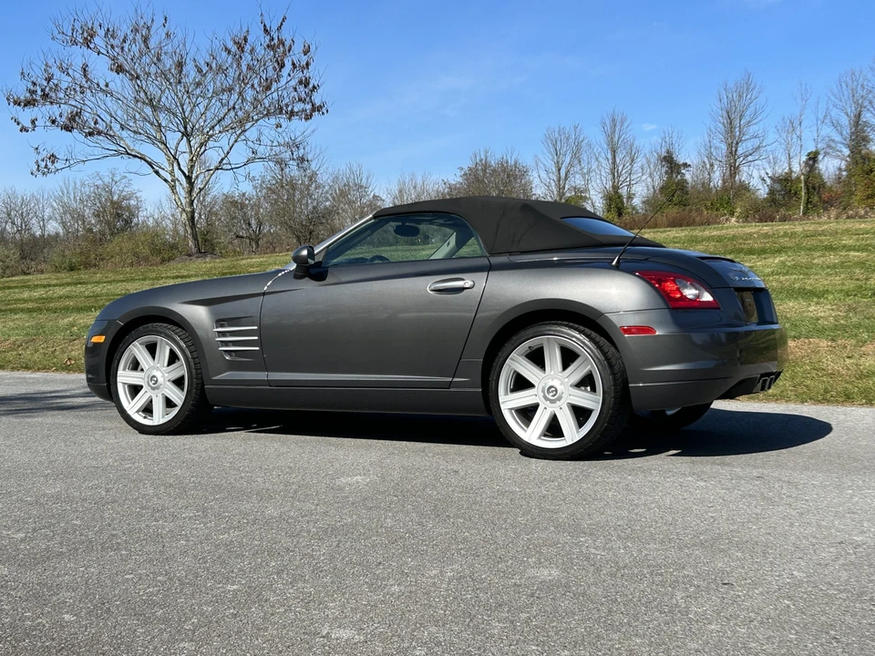 2005 Chrysler Crossfire - Image 12 of 31
