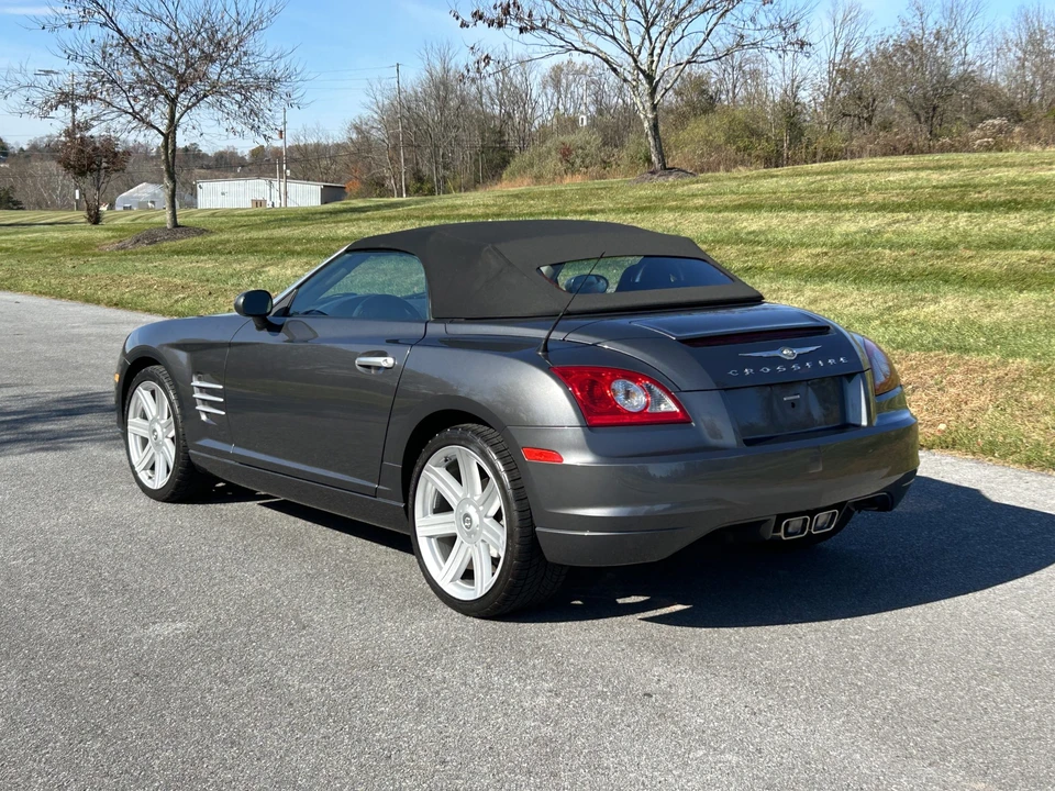 2005 Chrysler Crossfire - Image 10 of 31