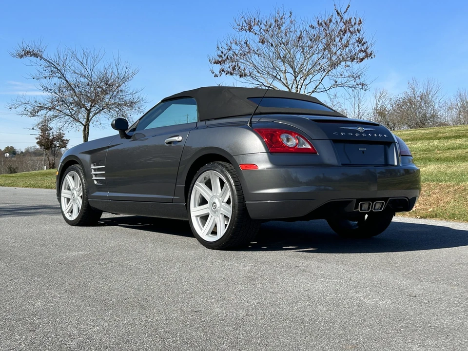 2005 Chrysler Crossfire - Image 10 of 31