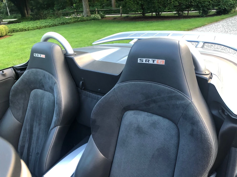 2005 Chrysler Crossfire - Image 27 of 31