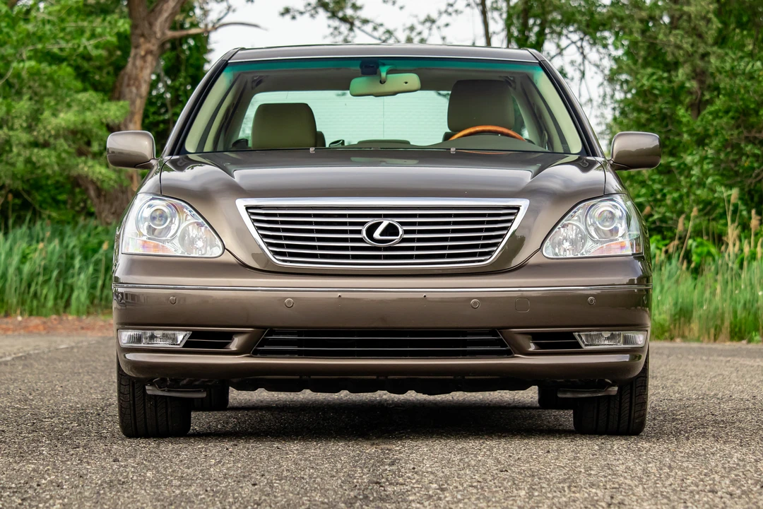 2005 Lexus LS 3rd Gen - Image 6 of 31