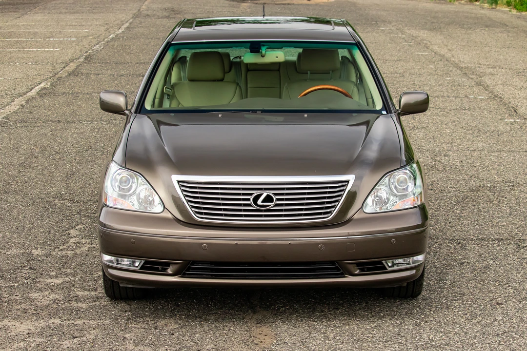 2005 Lexus LS 3rd Gen - Image 5 of 31