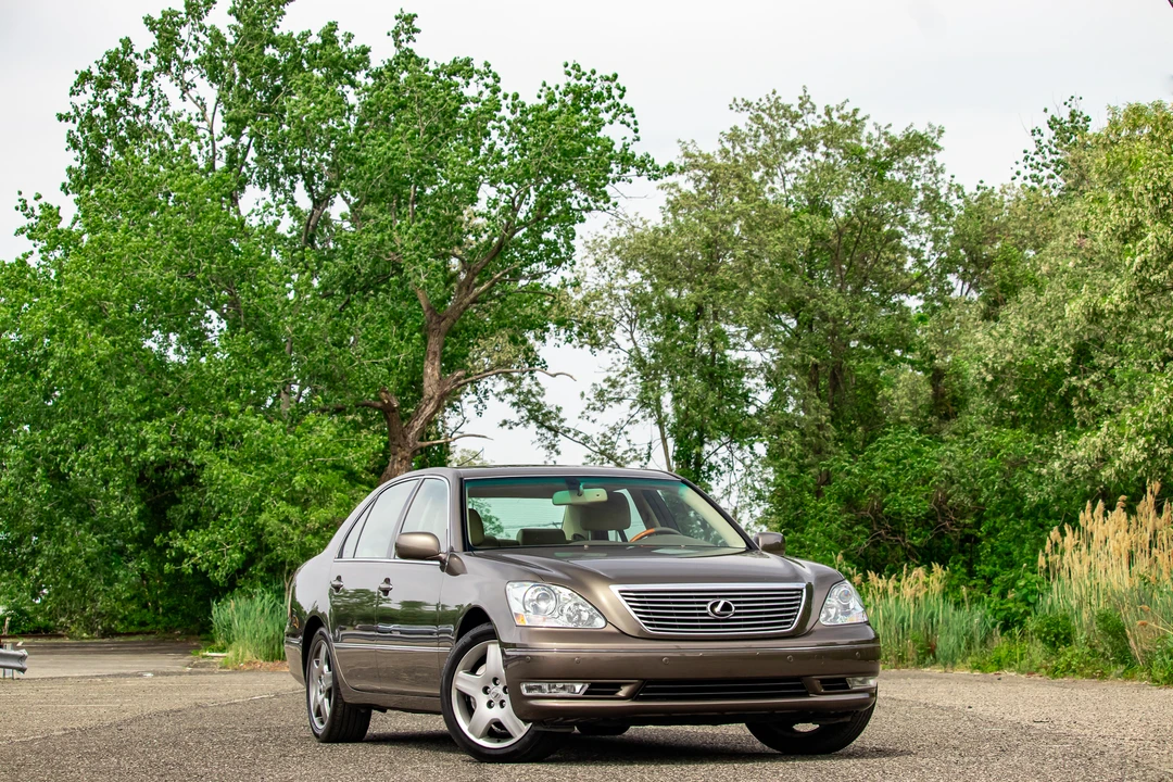 2005 Lexus LS 3rd Gen - Image 11 of 31