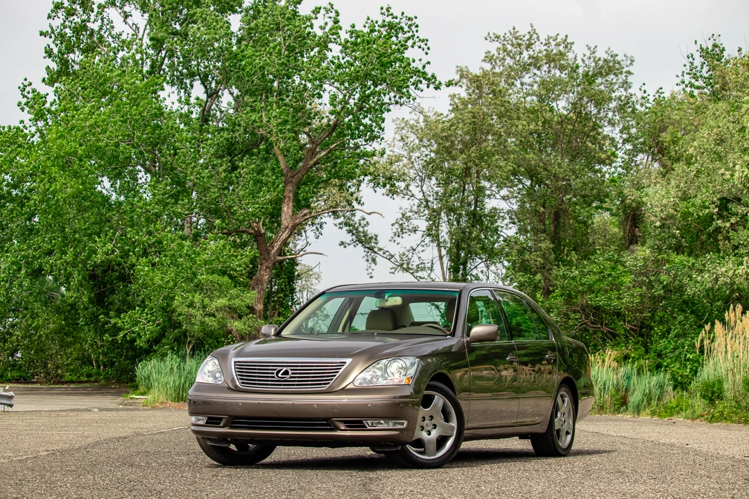 2005 Lexus LS 3rd Gen - Image 2 of 31