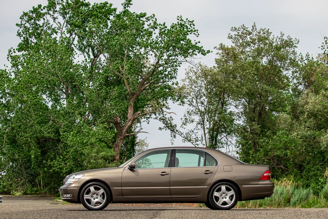 2005 Lexus LS 3rd Gen - Image 19 of 31