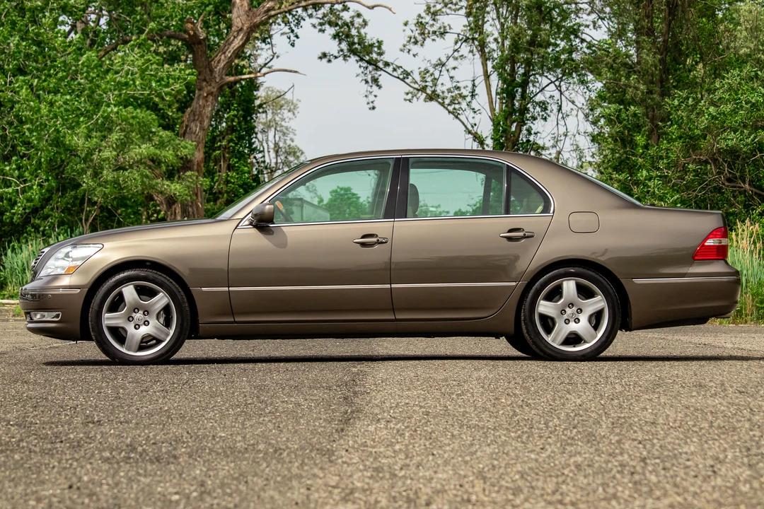 2005 Lexus LS 3rd Gen - Image 20 of 31