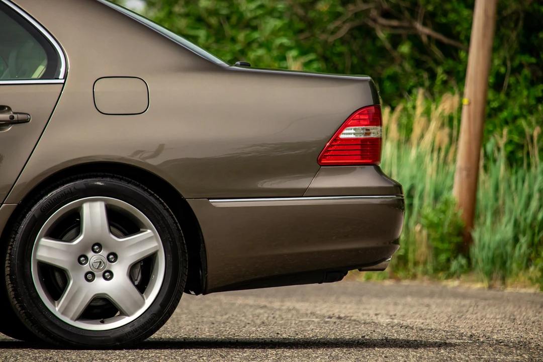 2005 Lexus LS 3rd Gen - Image 22 of 31
