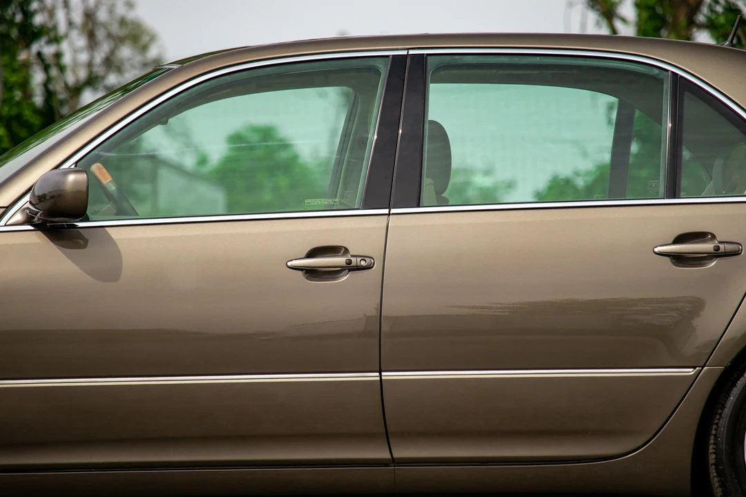 2005 Lexus LS 3rd Gen - Image 27 of 31