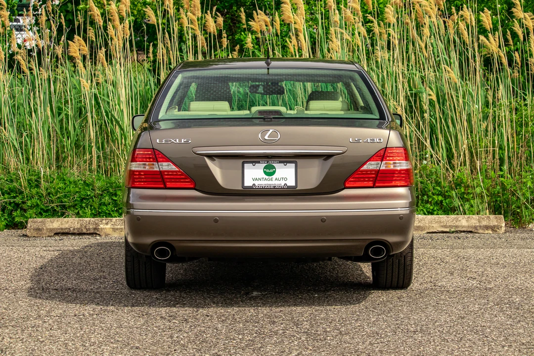 2005 Lexus LS 3rd Gen - Image 15 of 31