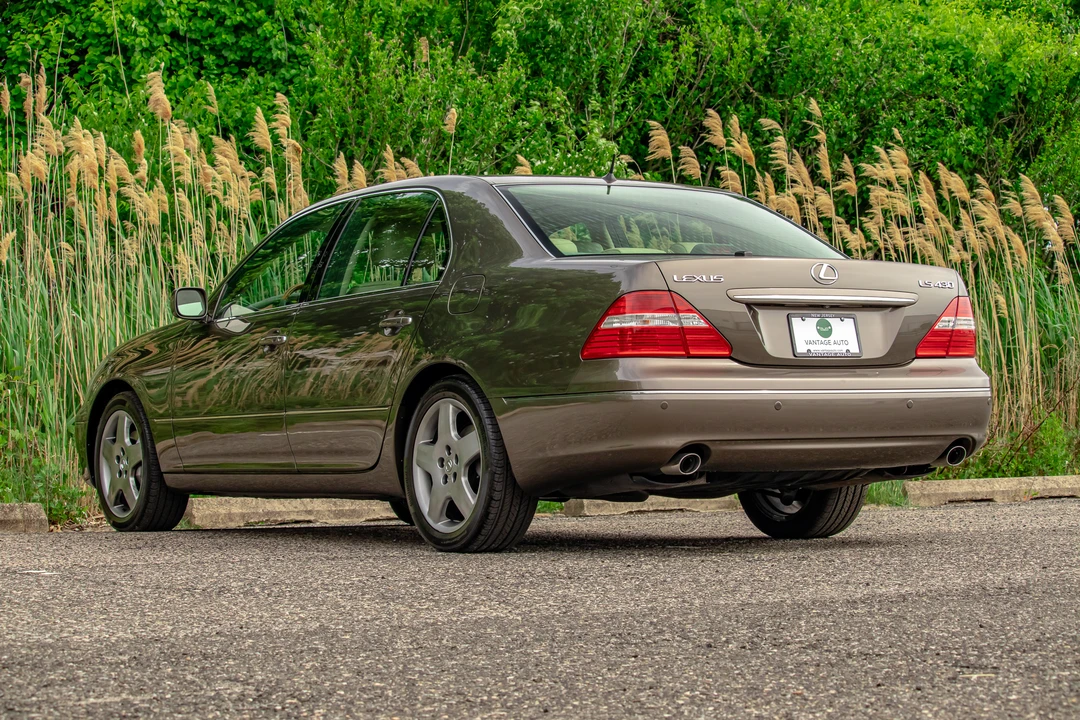 2005 Lexus LS 3rd Gen - Image 18 of 31