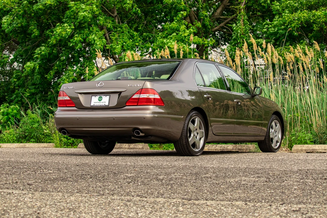 2005 Lexus LS 3rd Gen - Image 13 of 31