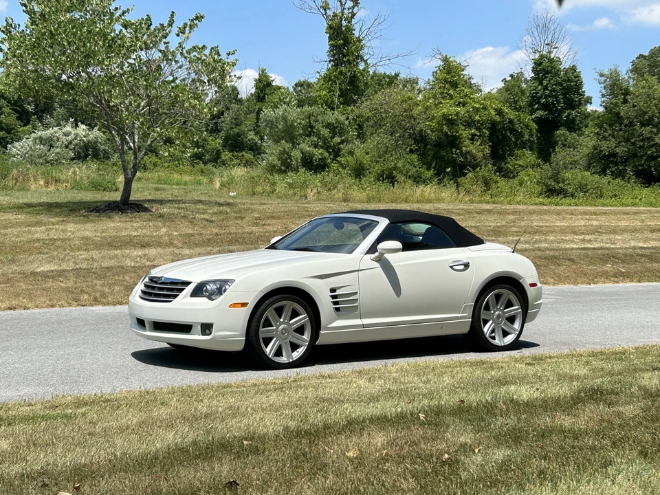 2006 Chrysler Crossfire - Image 2 of 31