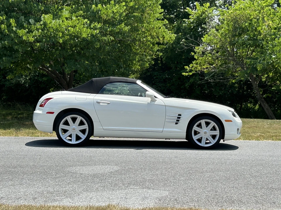 2006 Chrysler Crossfire - Image 28 of 31