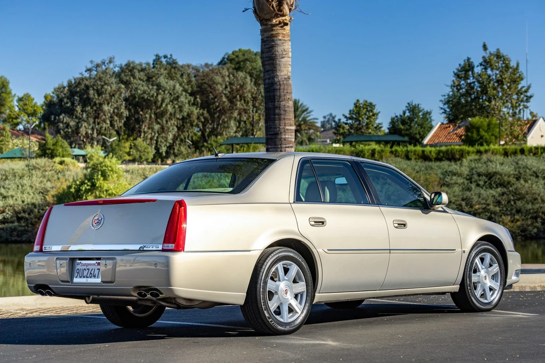 2007 Cadillac DTS - Image 6 of 31