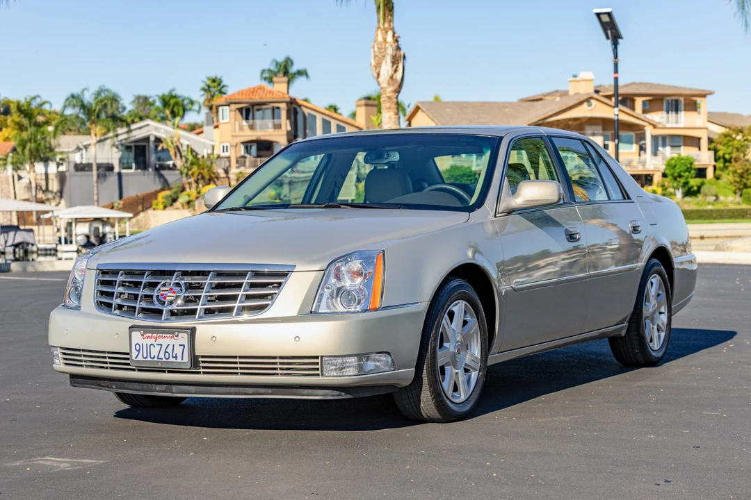 2007 Cadillac DTS - Image 2 of 31