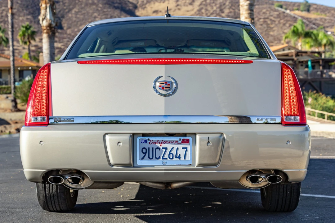2007 Cadillac DTS - Image 16 of 31