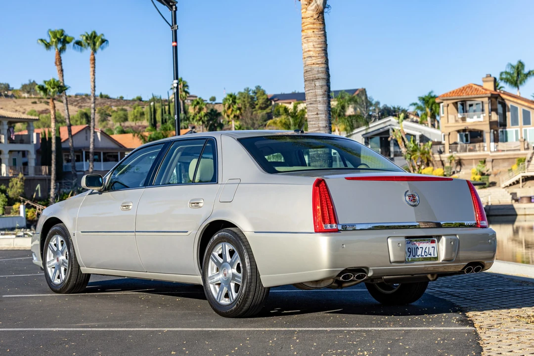 2007 Cadillac DTS - Image 8 of 31