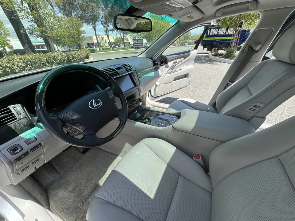 2008 Lexus LS 4th Gen - Image 19 of 31