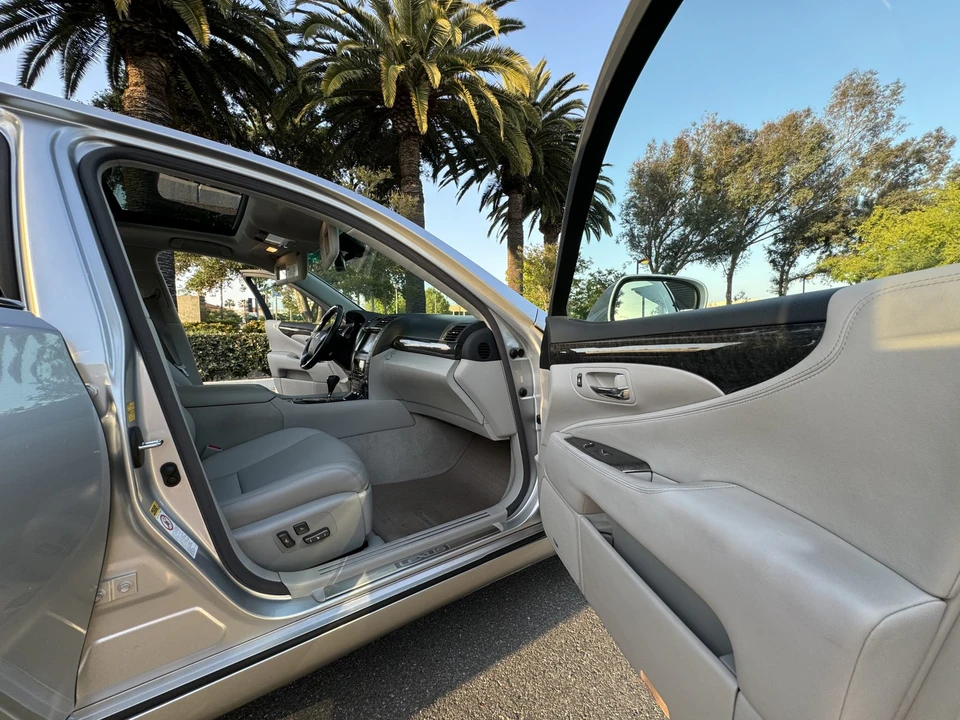2008 Lexus LS 4th Gen - Image 24 of 31
