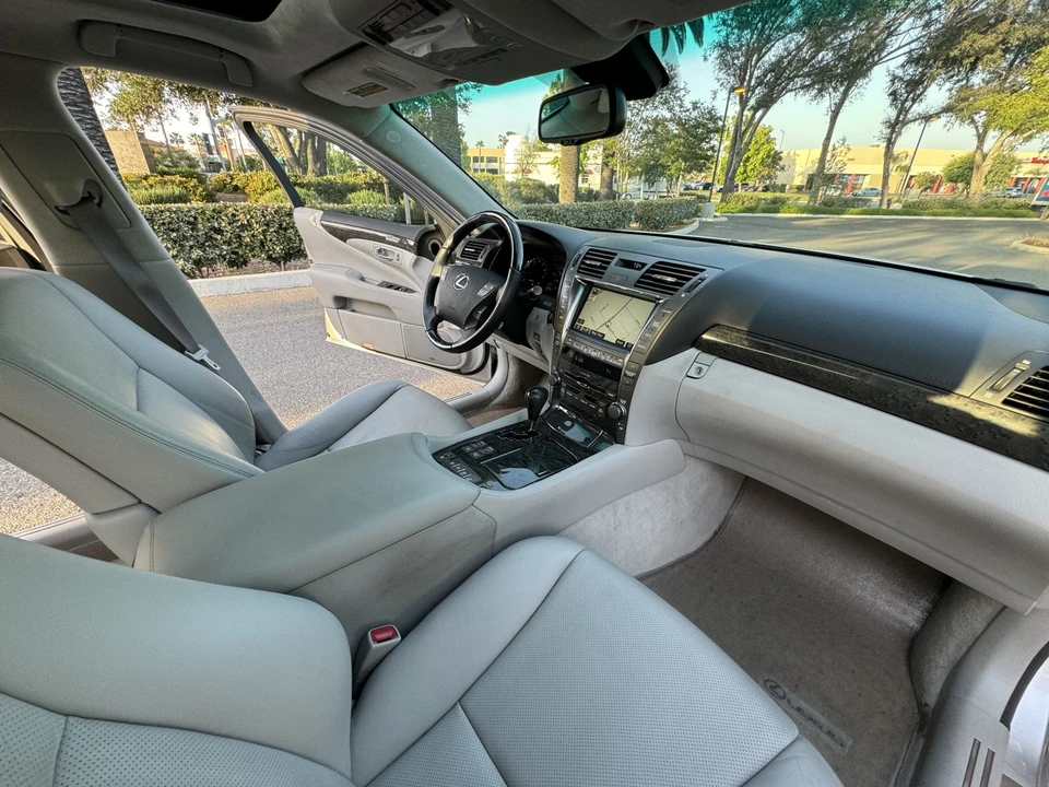 2008 Lexus LS 4th Gen - Image 23 of 31