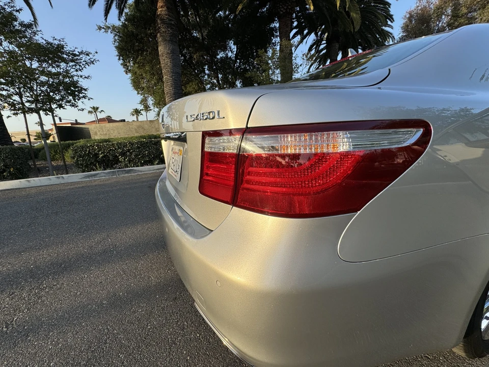 2008 Lexus LS 4th Gen - Image 14 of 31