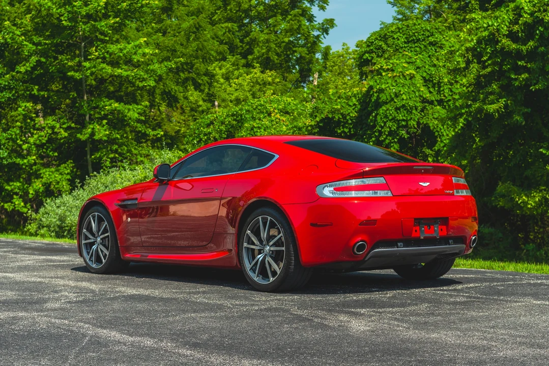 2010 Aston Martin V8 Vantage (2006-2017) - Image 10 of 31