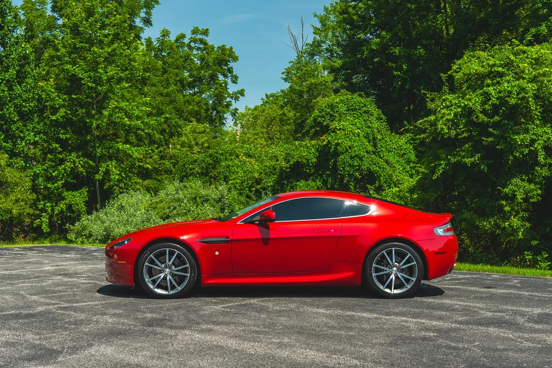 2010 Aston Martin V8 Vantage (2006-2017) - Image 9 of 31