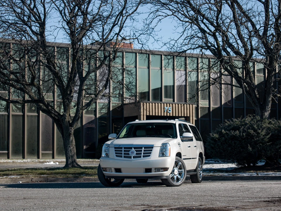 2010 Cadillac Escalade & EXT 3rd Gen - Image 2 of 31