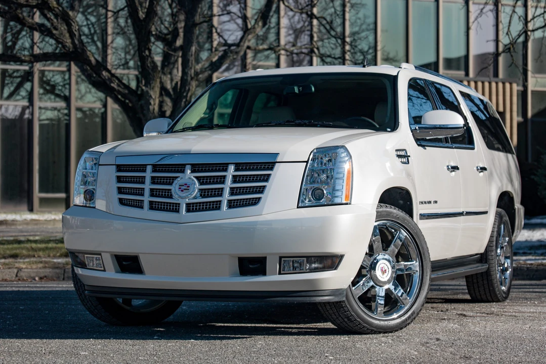 2010 Cadillac Escalade & EXT 3rd Gen - Image 4 of 31