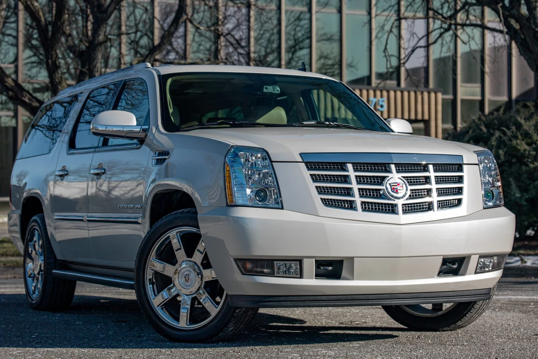 2010 Cadillac Escalade & EXT 3rd Gen - Image 17 of 31