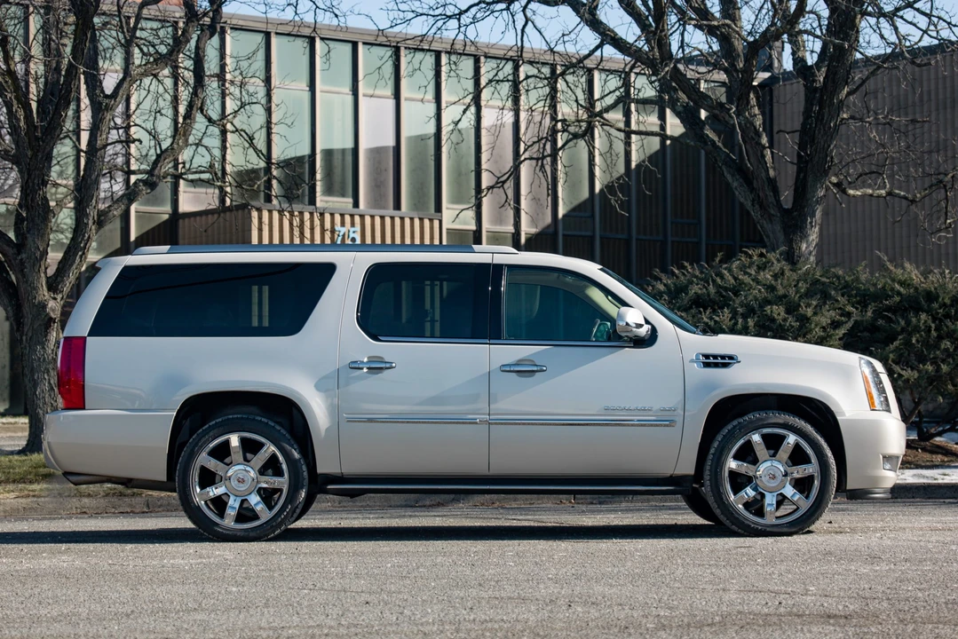 2010 Cadillac Escalade & EXT 3rd Gen - Image 16 of 31