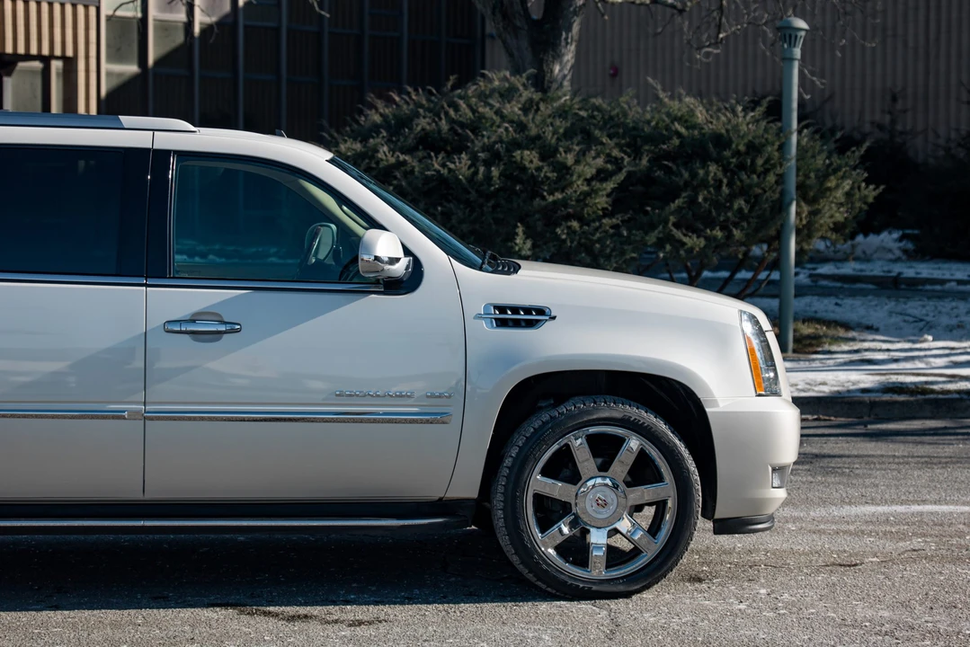2010 Cadillac Escalade & EXT 3rd Gen - Image 31 of 31